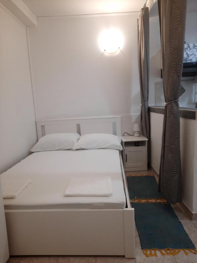 Apartmani Ana-Lora Lopar Ngoại thất bức ảnh