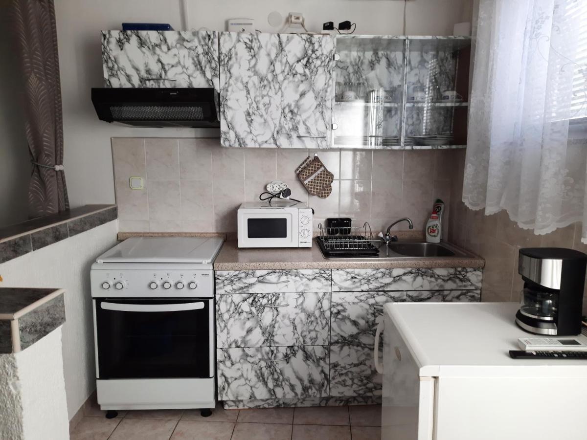 Apartmani Ana-Lora Lopar Ngoại thất bức ảnh