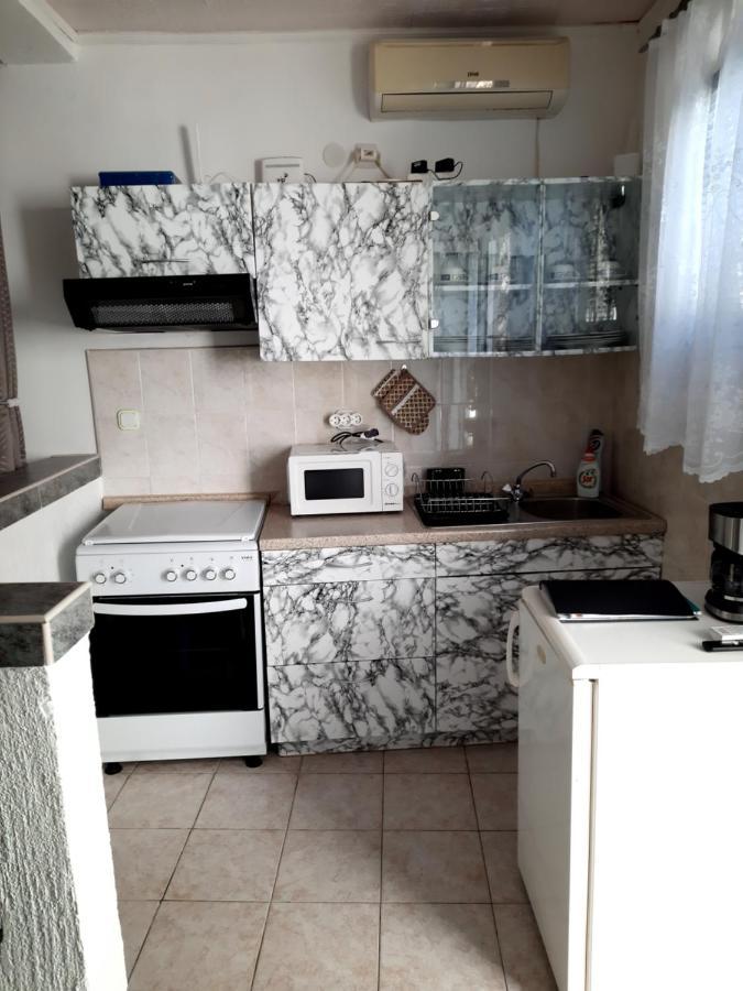 Apartmani Ana-Lora Lopar Ngoại thất bức ảnh